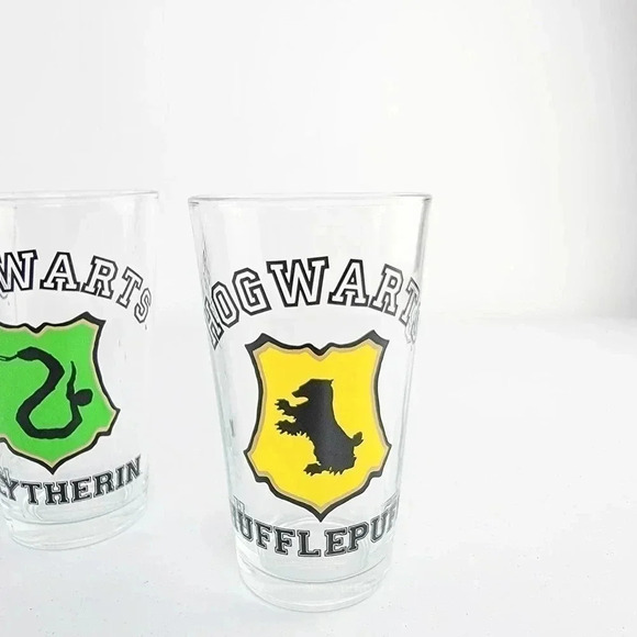 Harry Potter Hogwarts Varsity Crests 4-Pack Pint Glass Set - 16 Ounces - Picture 5 of 6